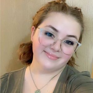 Meet your Posher, Amelia